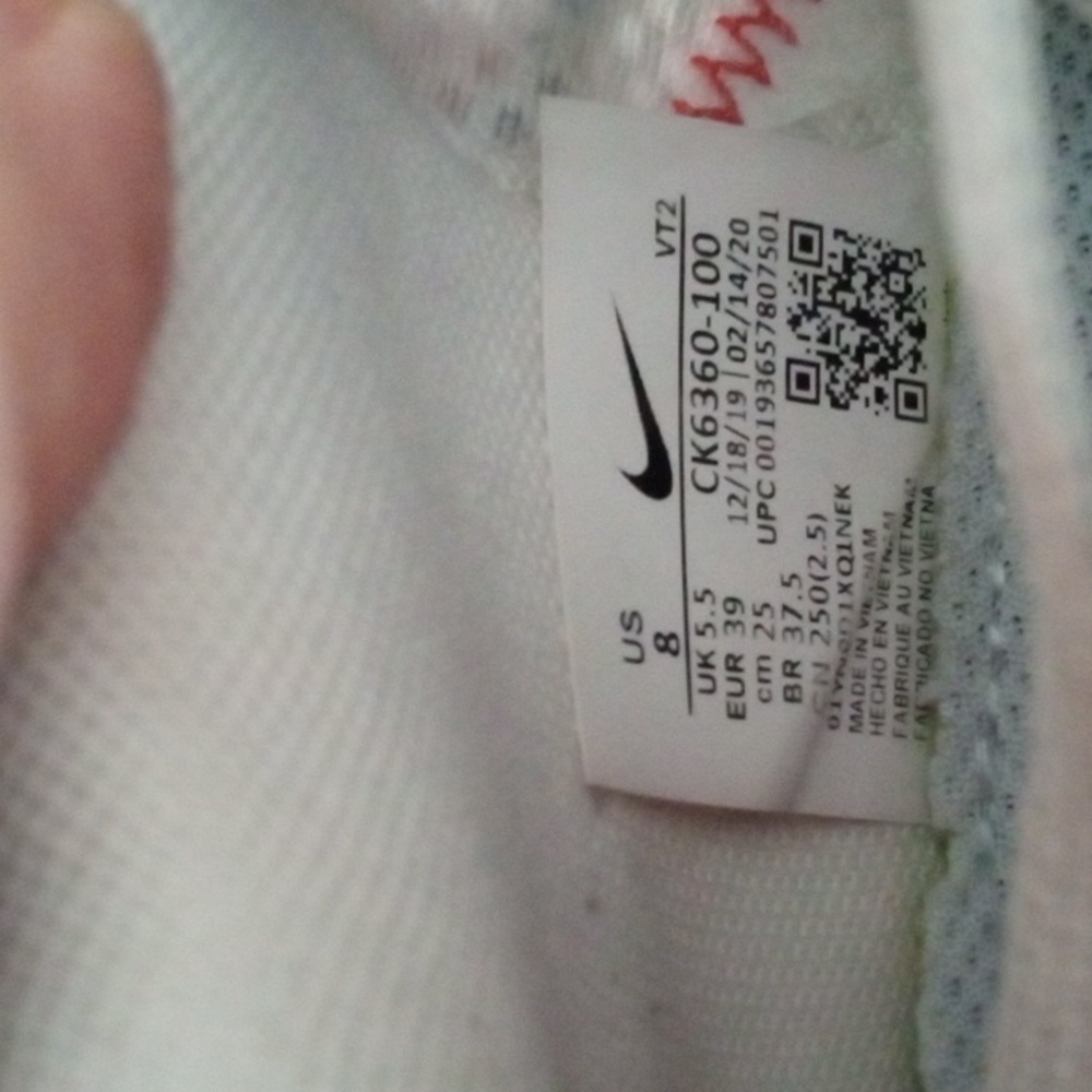 Nike Women's White and Pink Running Shoes - Picture 9 of 10